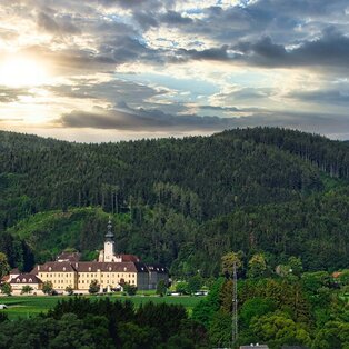 Stift Rein Blick auf das Stift Rein und die Ulrichskapelle